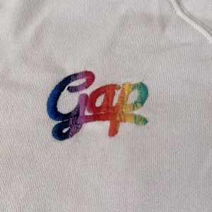 White long sleeved Gap sweater